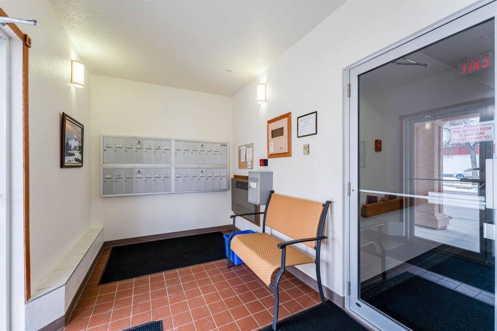 108-190 3 Avenue, Drumheller, AB - Indoor