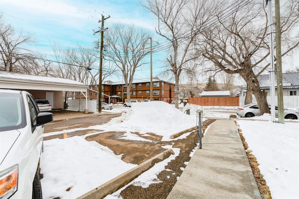 108-190 3 Avenue, Drumheller, AB - Outdoor