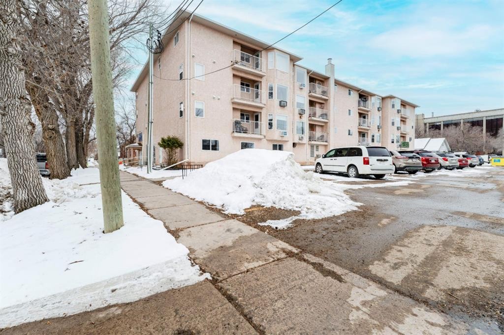 108-190 3 Avenue, Drumheller, AB - Outdoor With Facade