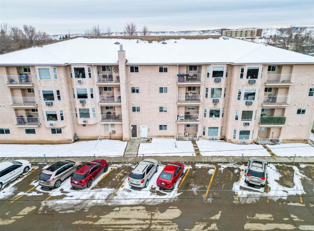 108-190 3 Avenue, Drumheller, AB - Outdoor With Facade