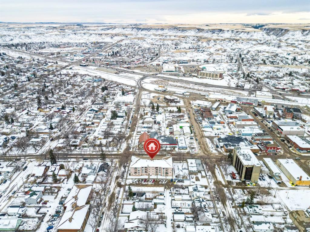108-190 3 Avenue, Drumheller, AB - Outdoor With View