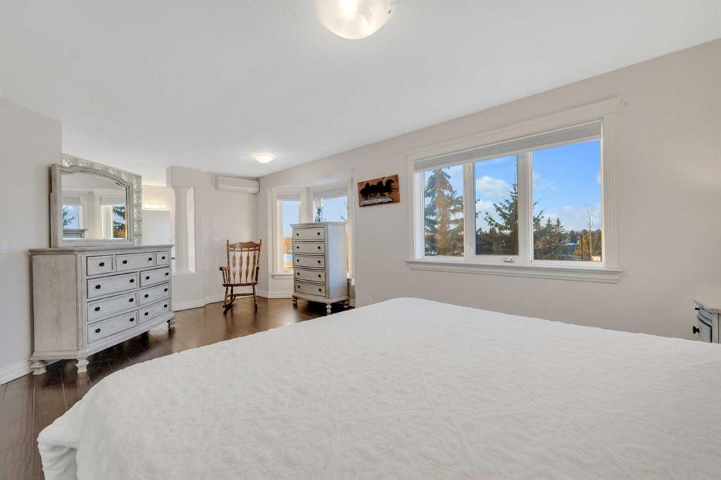 25 Ashmore Close, Red Deer, AB - Indoor Photo Showing Bedroom