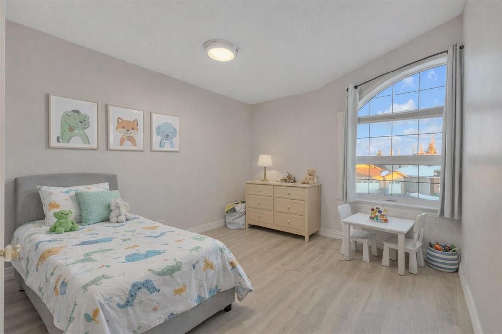 25 Ashmore Close, Red Deer, AB - Indoor Photo Showing Bedroom