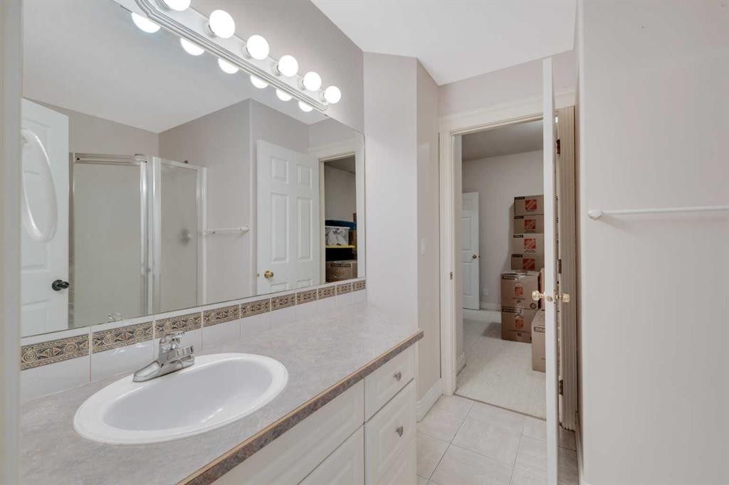 25 Ashmore Close, Red Deer, AB - Indoor Photo Showing Bathroom