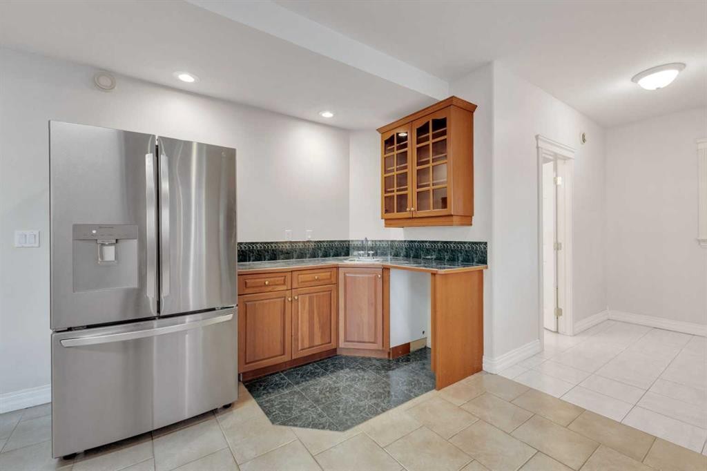 25 Ashmore Close, Red Deer, AB - Indoor Photo Showing Kitchen