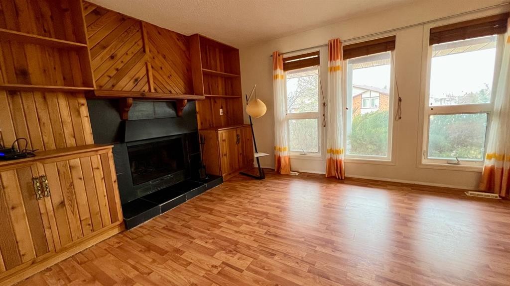 177 Shacker Cres, Hanna, AB - Indoor With Fireplace