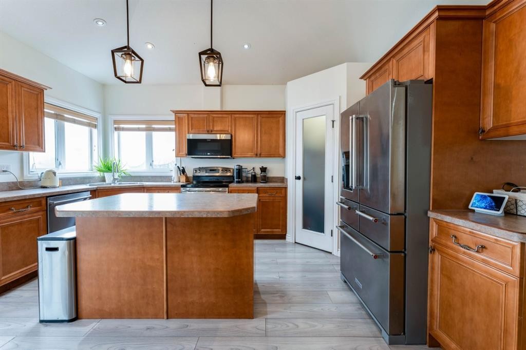 1258 1 Avenue Nw, Drumheller, AB - Indoor Photo Showing Kitchen