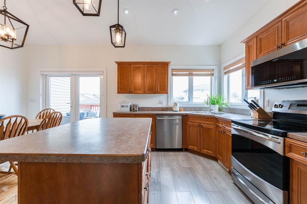 1258 1 Avenue Nw, Drumheller, AB - Indoor Photo Showing Kitchen