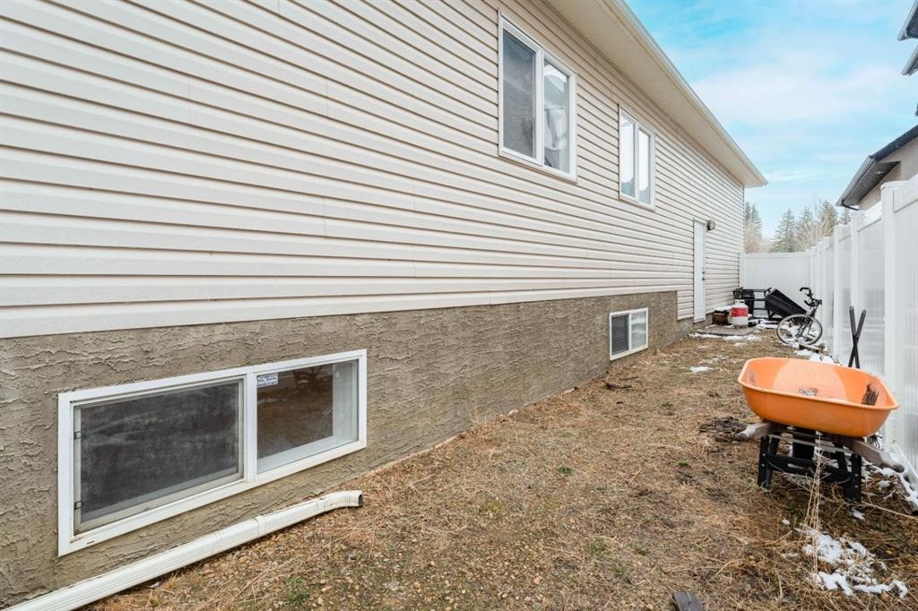 1258 1 Avenue Nw, Drumheller, AB - Outdoor With Exterior