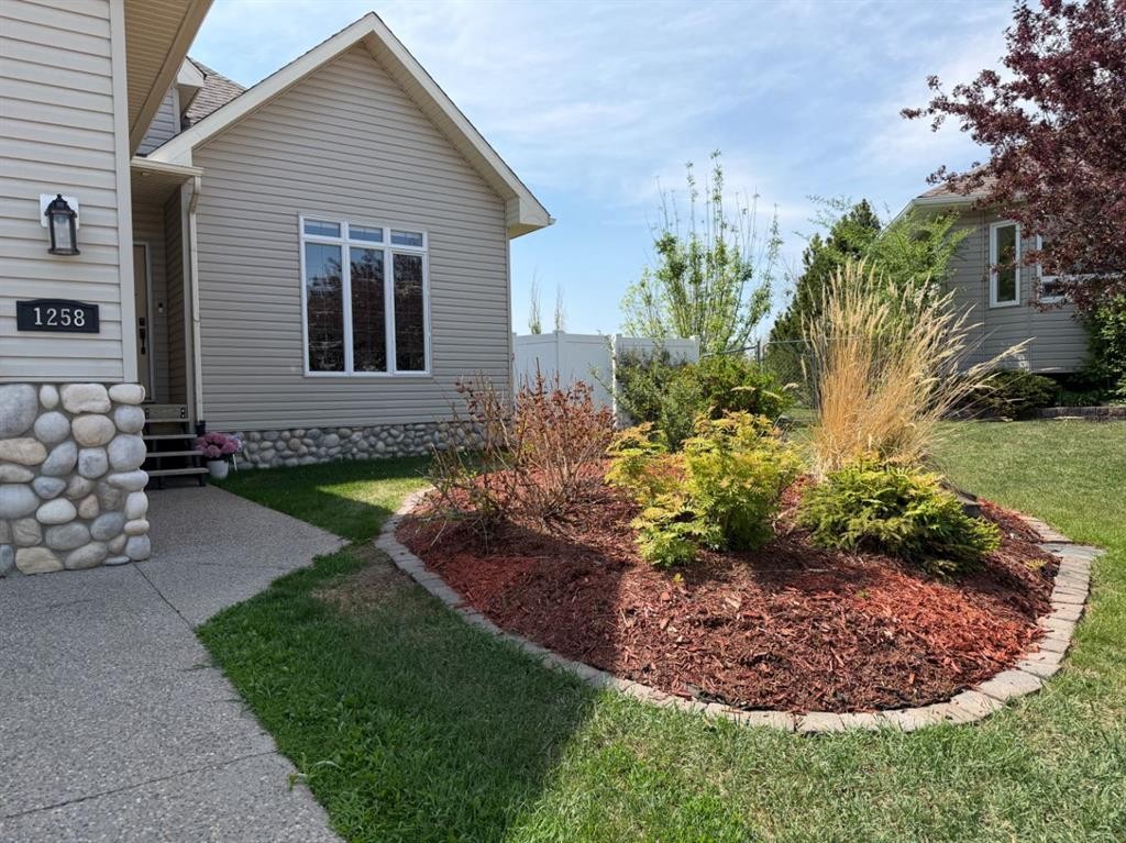1258 1 Avenue Nw, Drumheller, AB - Outdoor