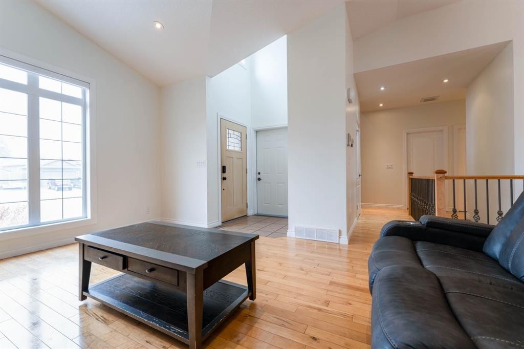 1258 1 Avenue Nw, Drumheller, AB - Indoor