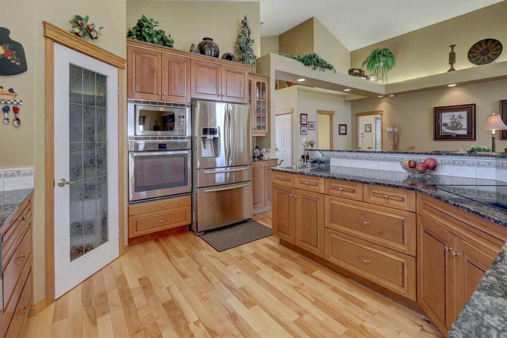 26 Willow Point, Drumheller, AB - Indoor Photo Showing Kitchen