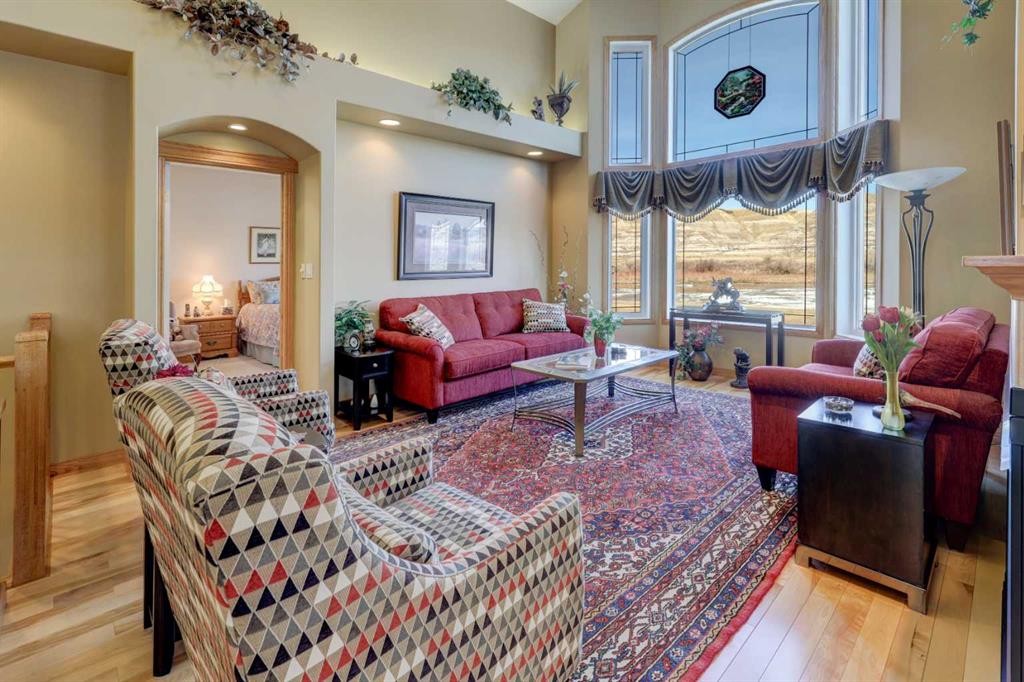 26 Willow Point, Drumheller, AB - Indoor Photo Showing Living Room