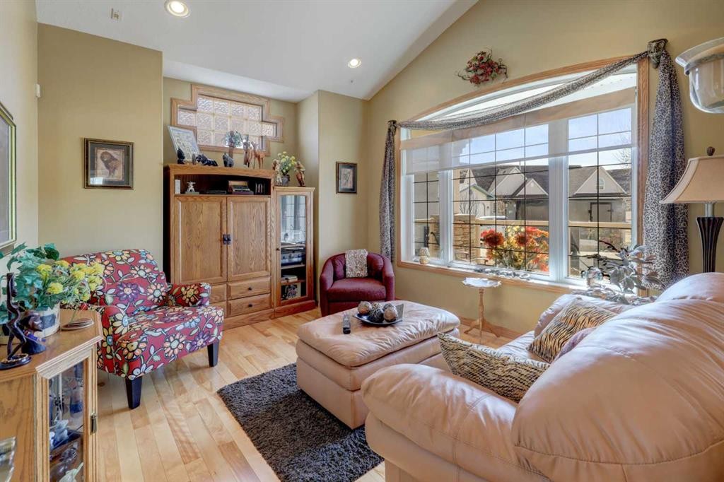26 Willow Point, Drumheller, AB - Indoor Photo Showing Living Room