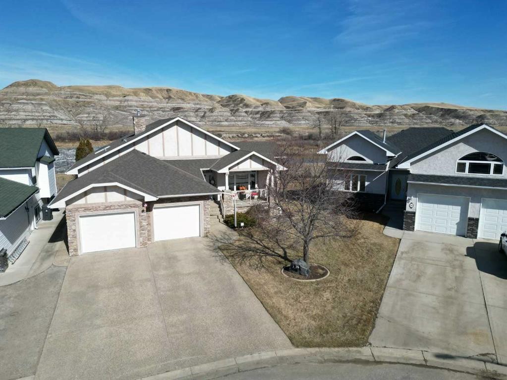 26 Willow Point, Drumheller, AB - Outdoor With Facade