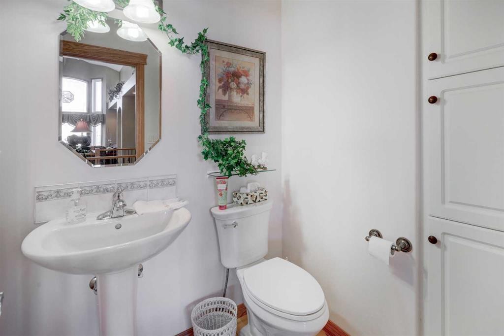 26 Willow Point, Drumheller, AB - Indoor Photo Showing Bathroom