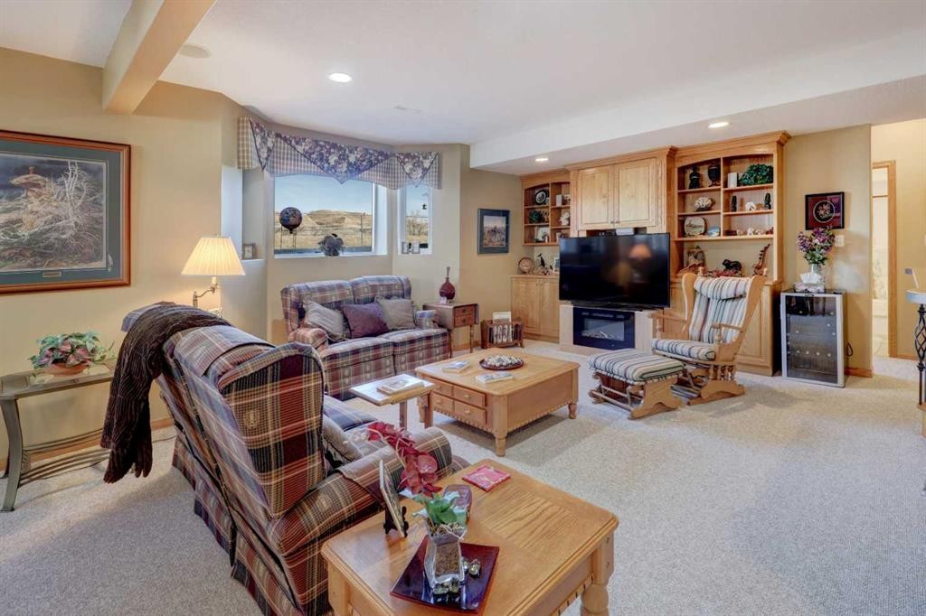 26 Willow Point, Drumheller, AB - Indoor Photo Showing Living Room