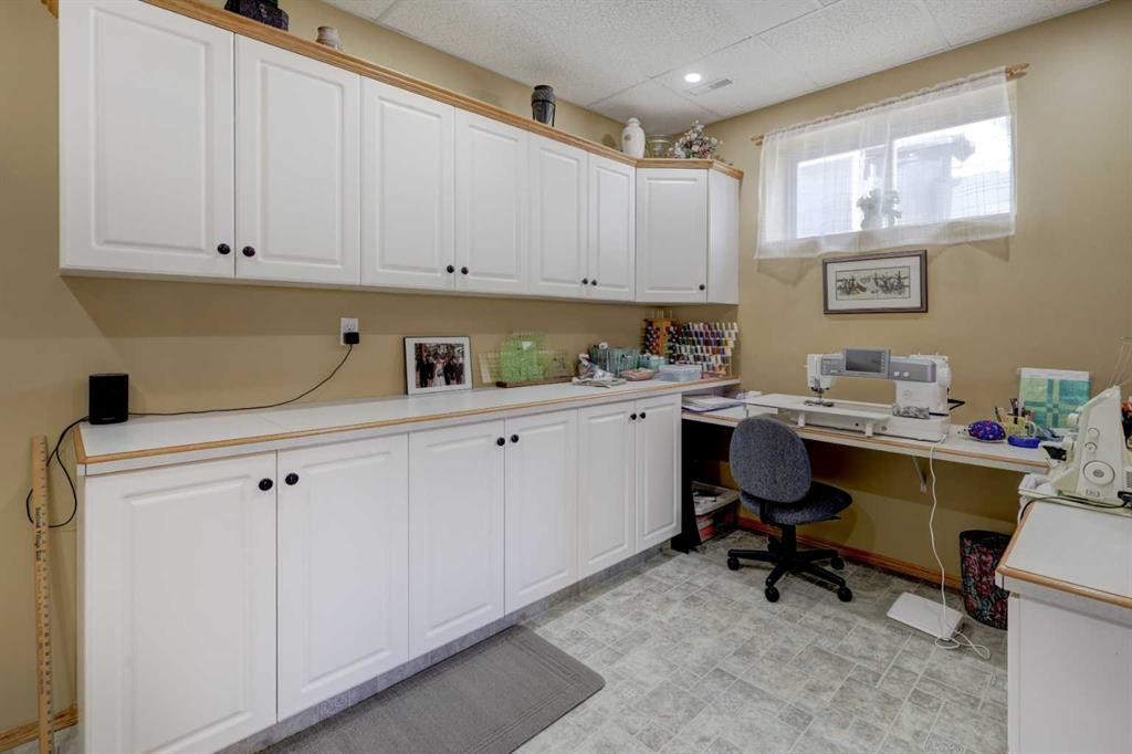 26 Willow Point, Drumheller, AB - Indoor Photo Showing Office