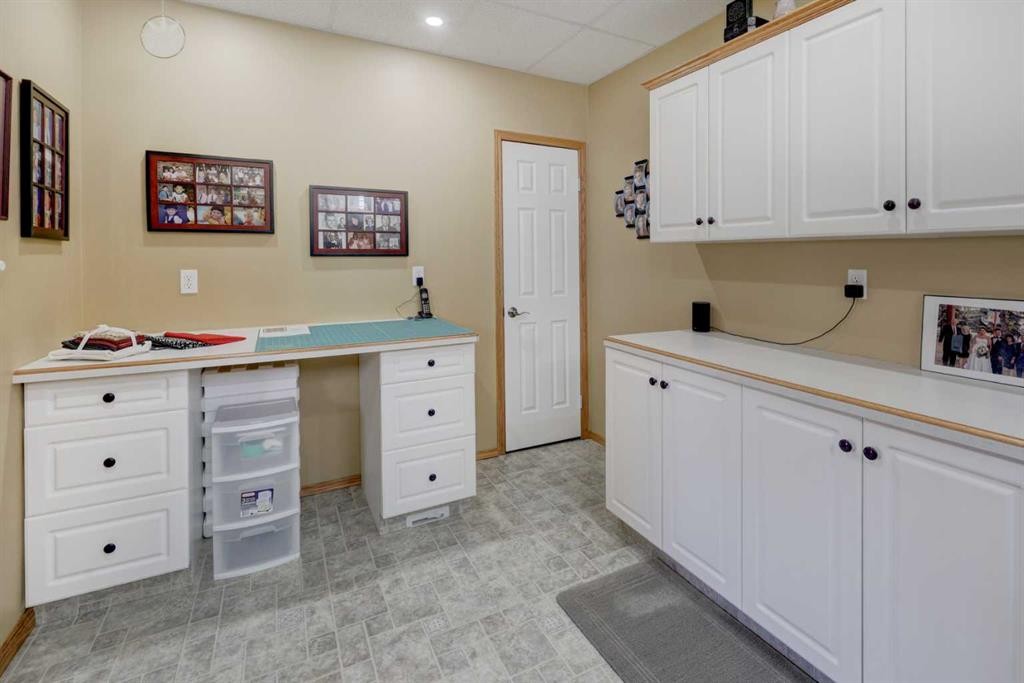 26 Willow Point, Drumheller, AB - Indoor Photo Showing Other Room