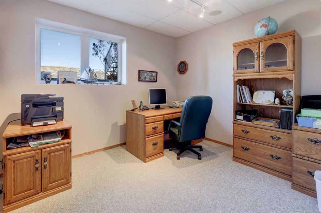 26 Willow Point, Drumheller, AB - Indoor Photo Showing Office