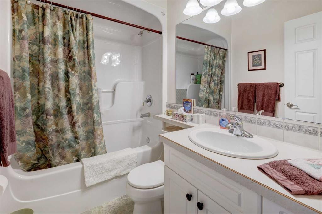 26 Willow Point, Drumheller, AB - Indoor Photo Showing Bathroom