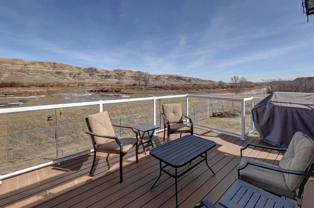 26 Willow Point, Drumheller, AB - Outdoor