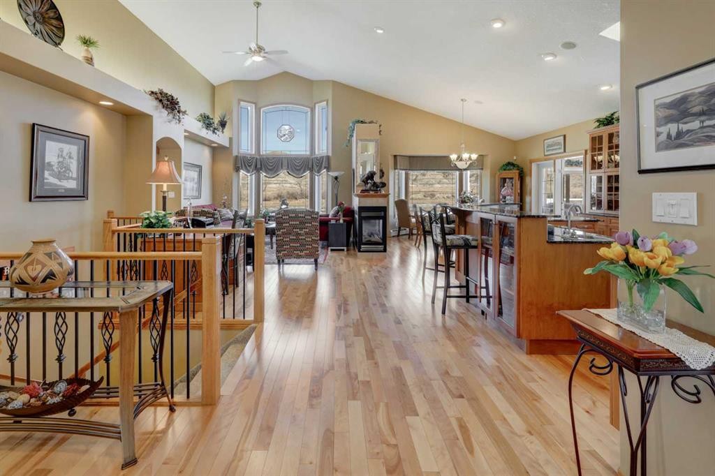 26 Willow Point, Drumheller, AB - Indoor Photo Showing Dining Room