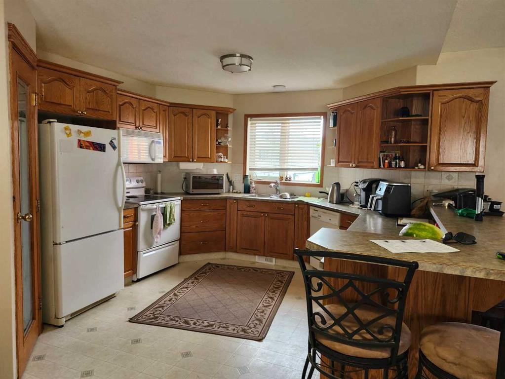 242 Mcnab Close, Drumheller, AB - Indoor Photo Showing Kitchen With Double Sink