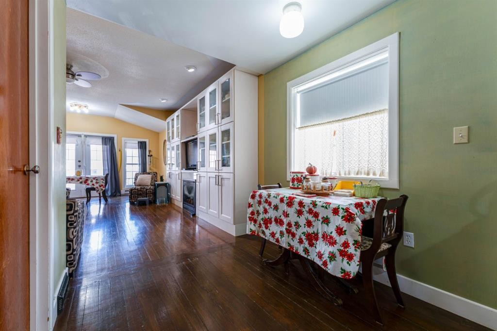 145 Centre Street, Drumheller, AB - Indoor Photo Showing Other Room