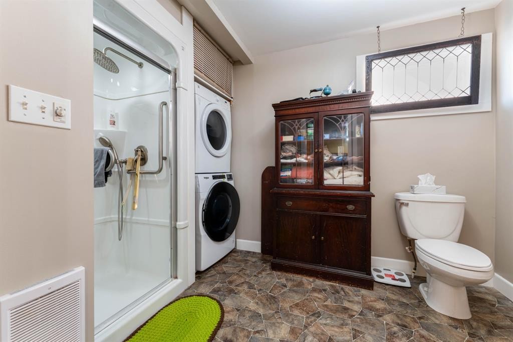 145 Centre Street, Drumheller, AB - Indoor Photo Showing Laundry Room