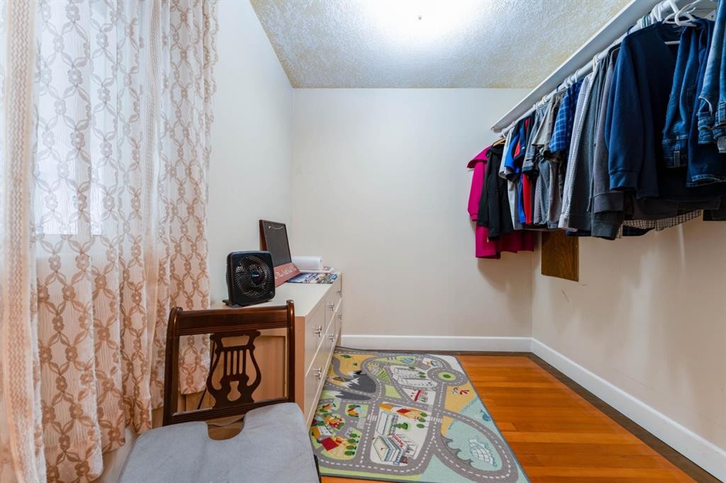 145 Centre Street, Drumheller, AB - Indoor With Storage