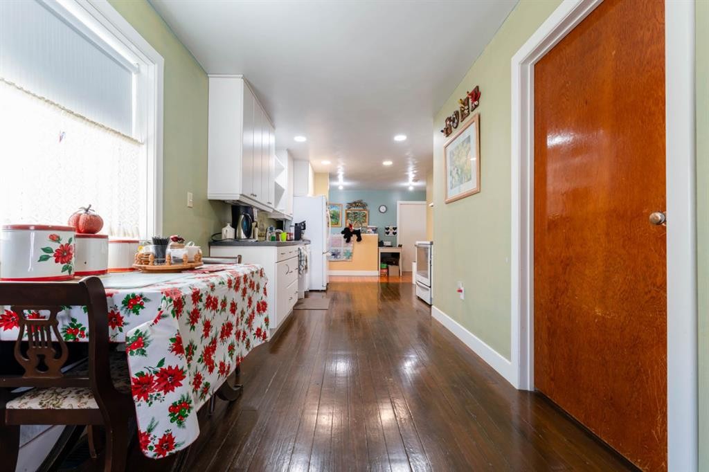 145 Centre Street, Drumheller, AB - Indoor Photo Showing Other Room