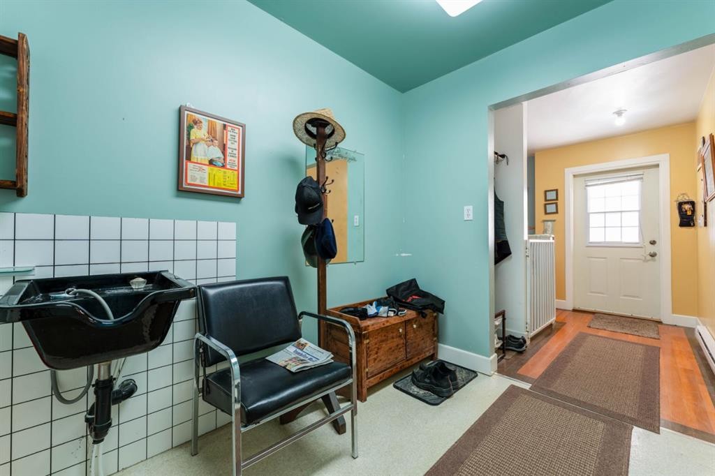 145 Centre Street, Drumheller, AB - Indoor Photo Showing Other Room