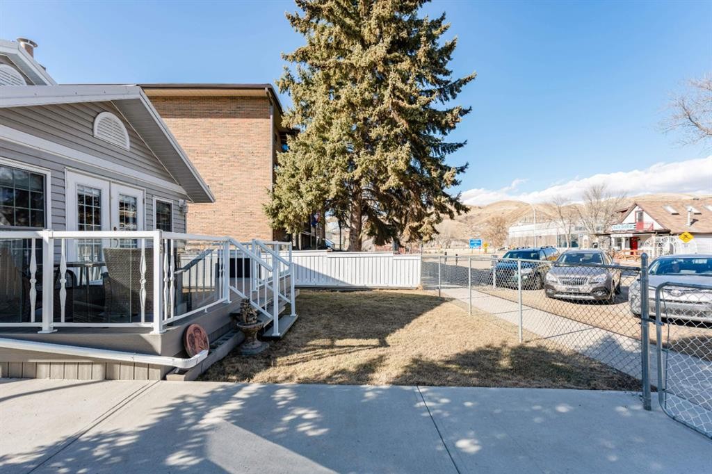 145 Centre Street, Drumheller, AB - Outdoor