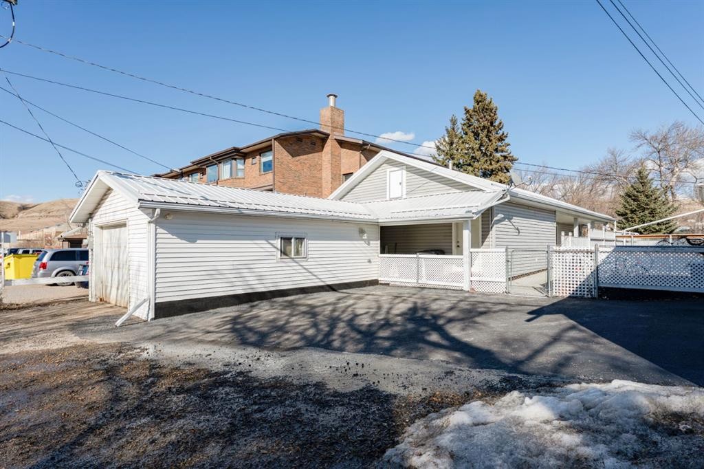 145 Centre Street, Drumheller, AB - Outdoor