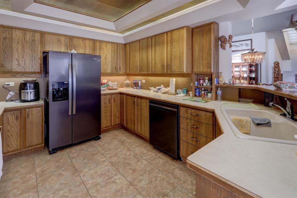 109 5Th Ave West, Hanna, AB - Indoor Photo Showing Kitchen