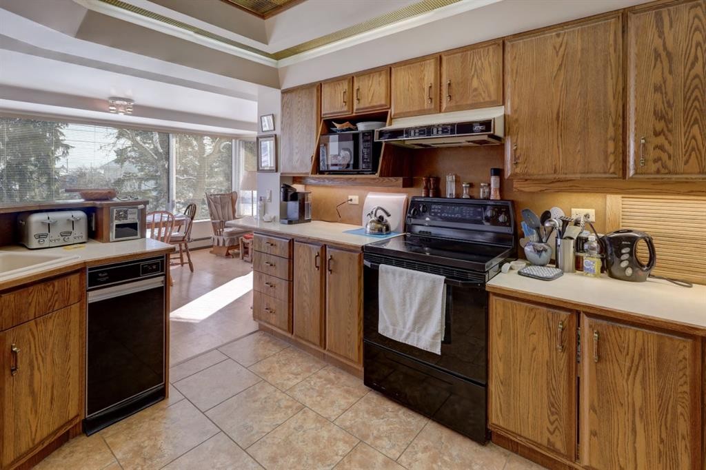 109 5Th Ave West, Hanna, AB - Indoor Photo Showing Kitchen