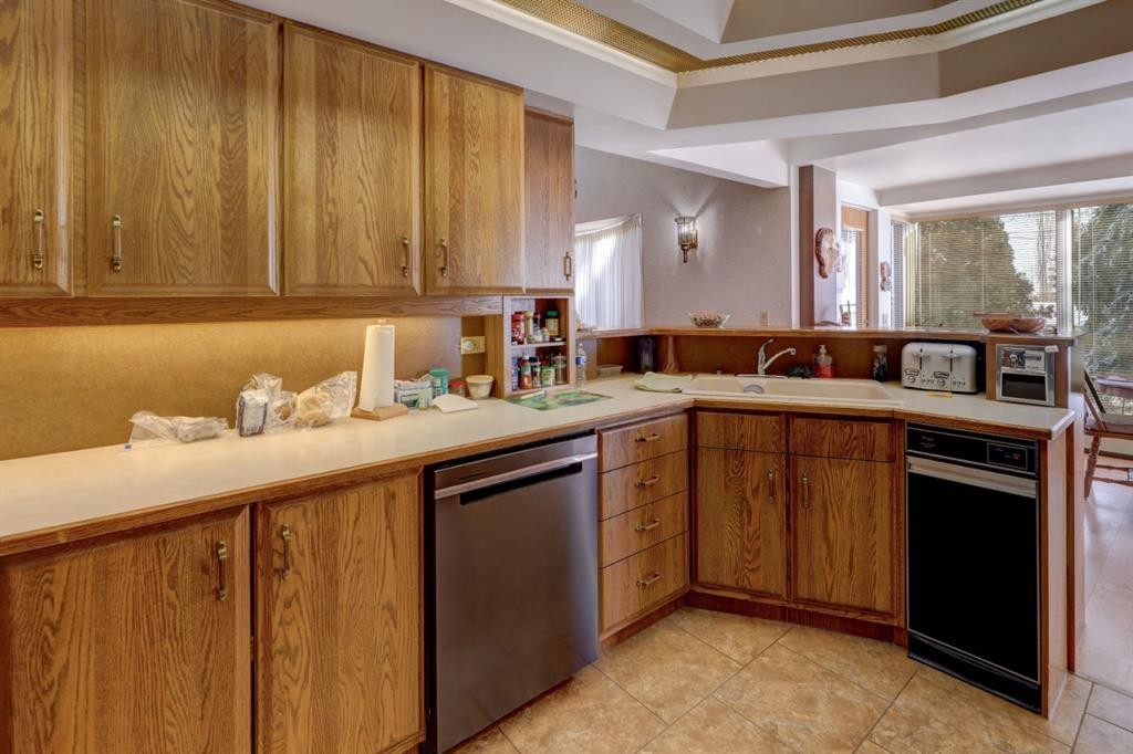 109 5Th Ave West, Hanna, AB - Indoor Photo Showing Kitchen