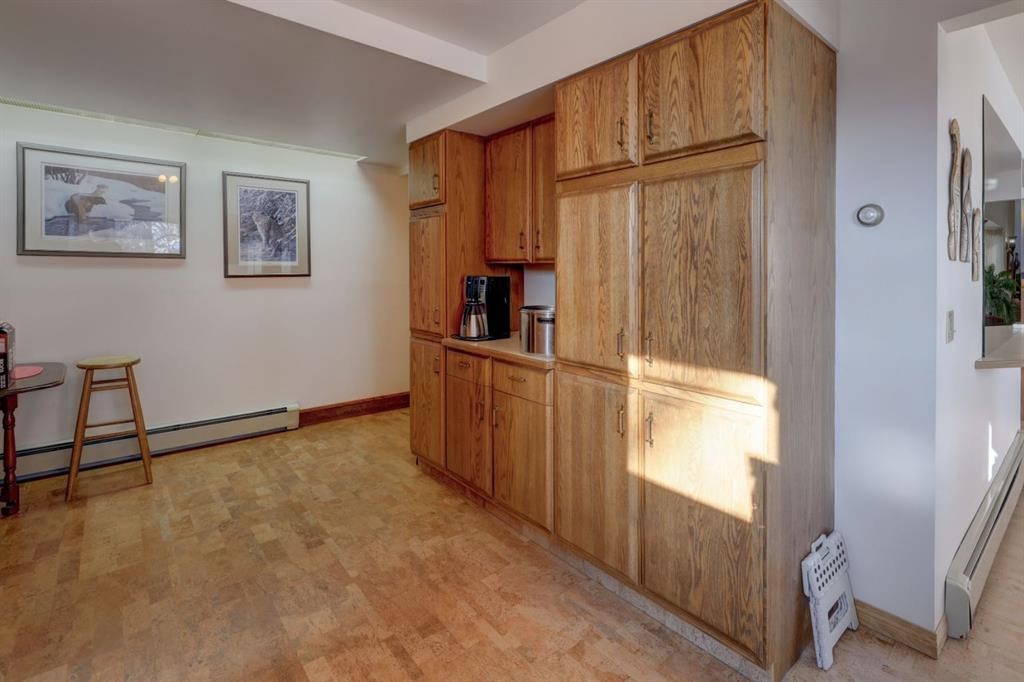 109 5Th Ave West, Hanna, AB - Indoor
