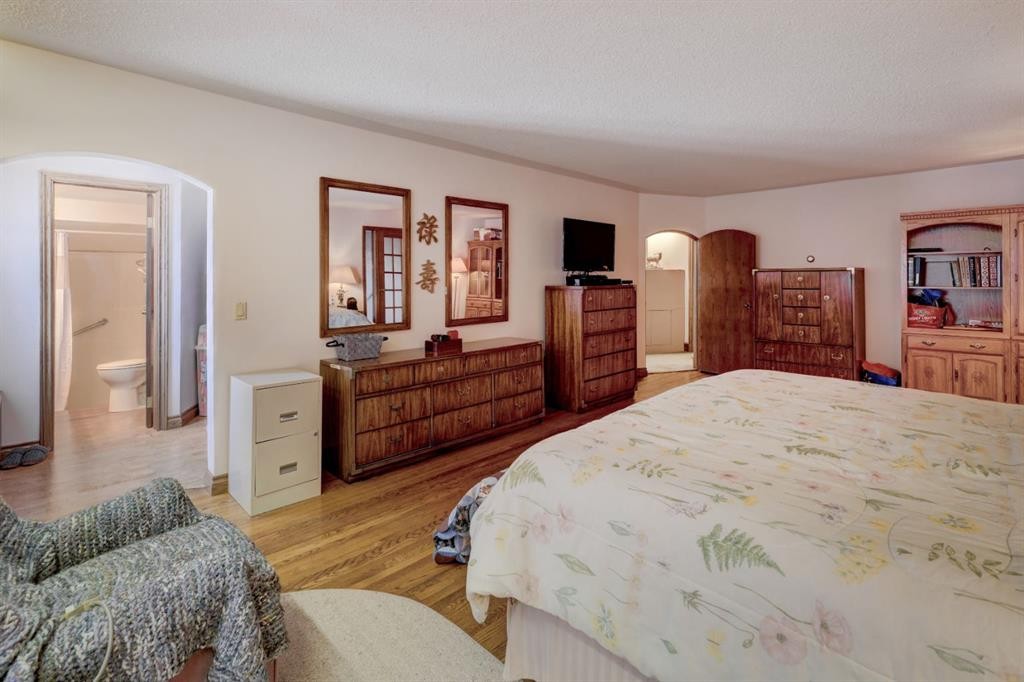 109 5Th Ave West, Hanna, AB - Indoor Photo Showing Bedroom