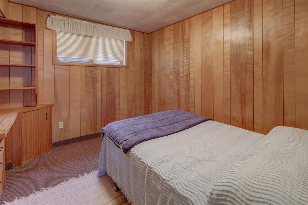 109 5Th Ave West, Hanna, AB - Indoor Photo Showing Bedroom