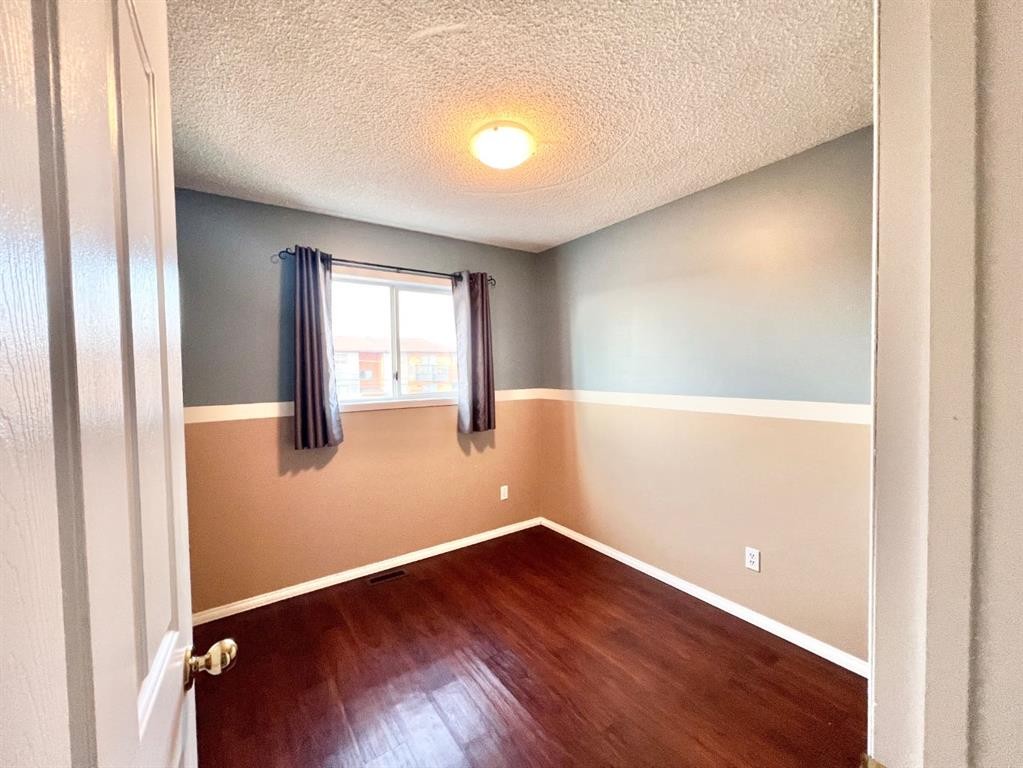 808 Birchwood Close, Drumheller, AB - Indoor Photo Showing Other Room