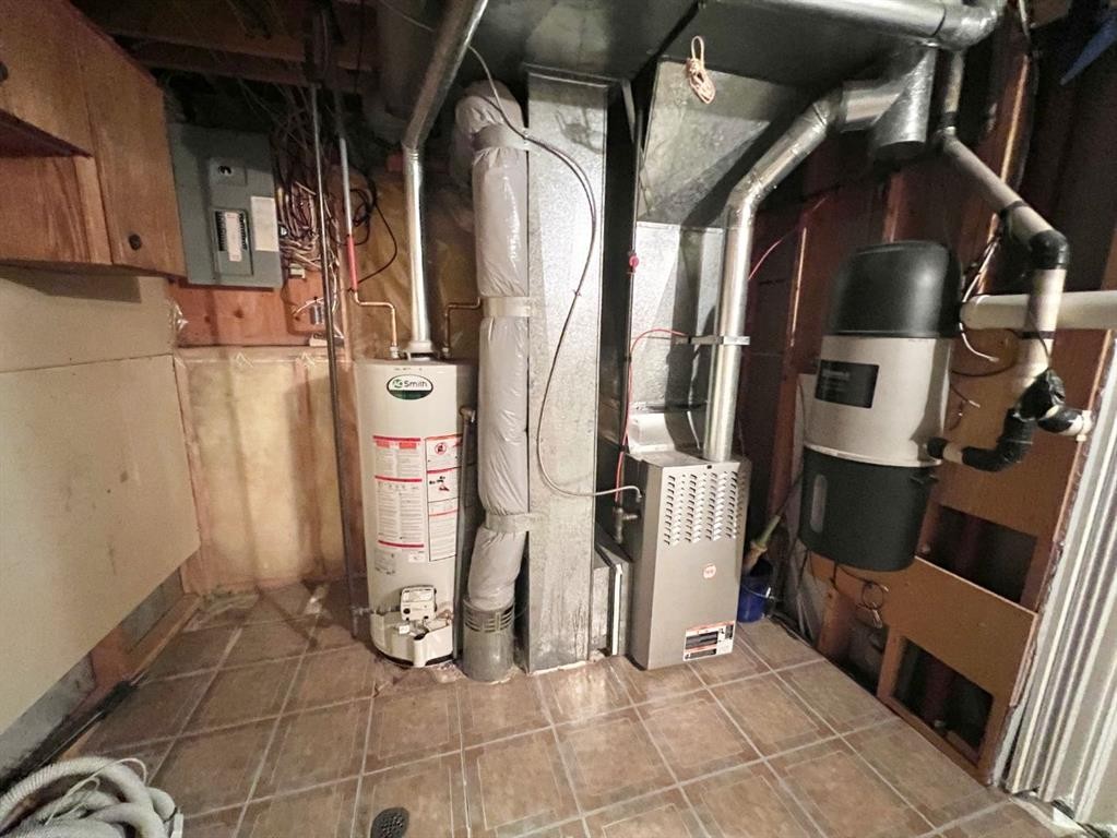 808 Birchwood Close, Drumheller, AB - Indoor Photo Showing Basement