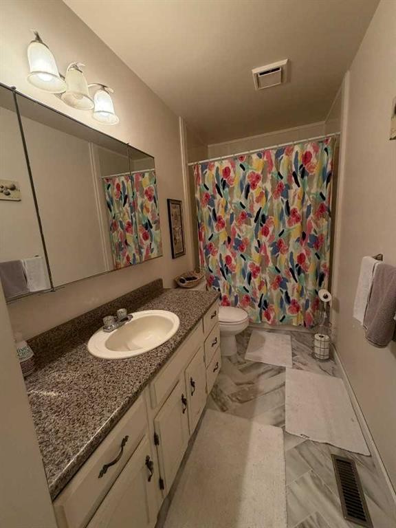 3917 52 Street, Taber, AB - Indoor Photo Showing Bathroom