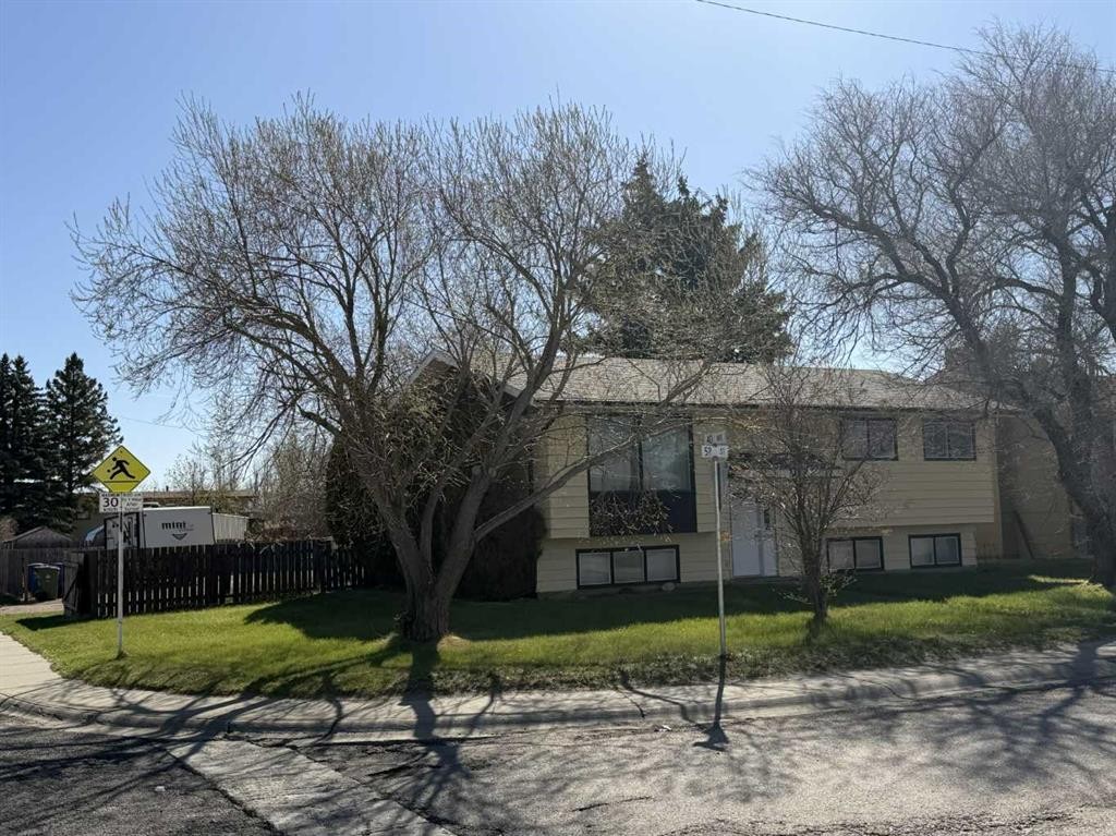 3917 52 Street, Taber, AB - Outdoor