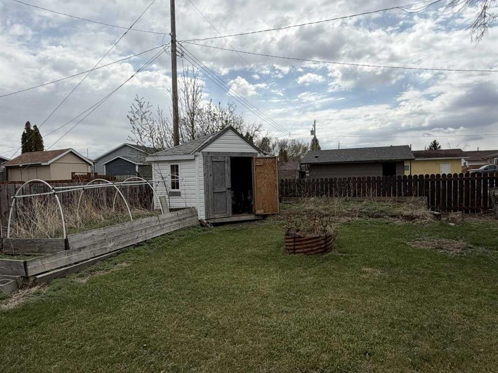 3917 52 Street, Taber, AB - Outdoor