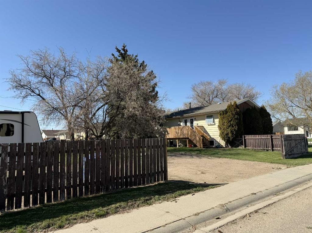 3917 52 Street, Taber, AB - Outdoor
