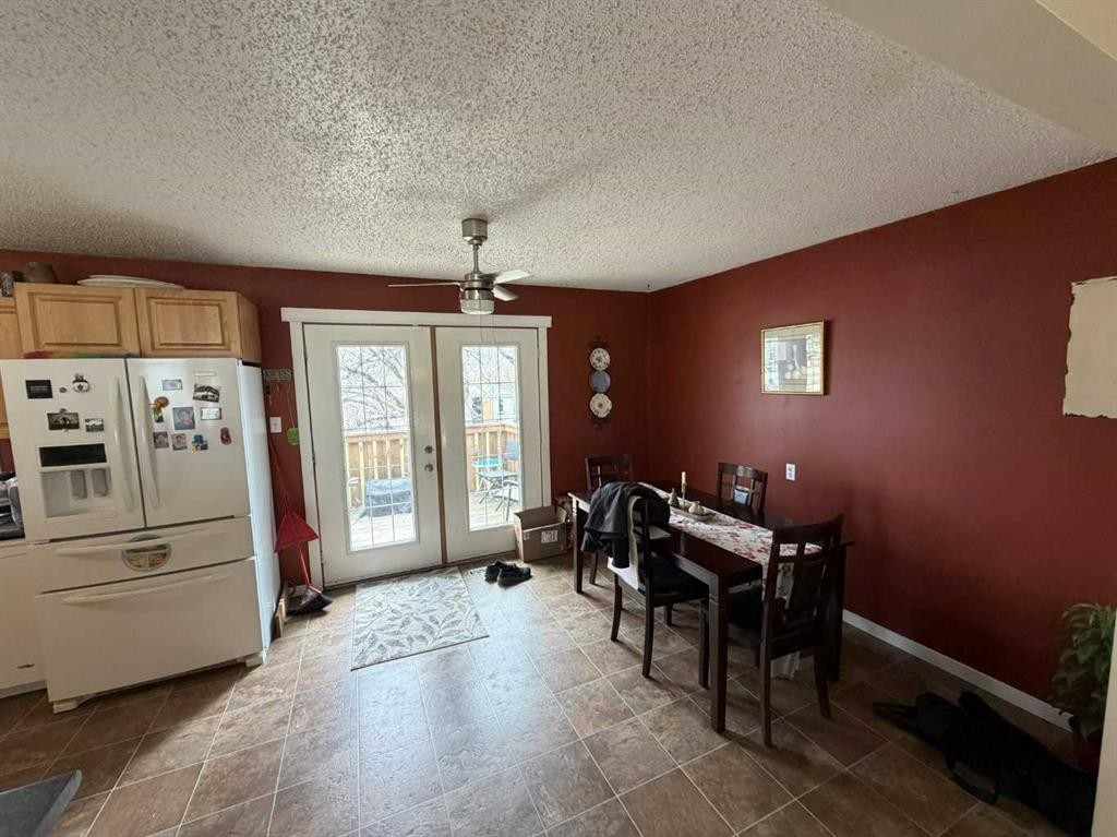 3917 52 Street, Taber, AB - Indoor