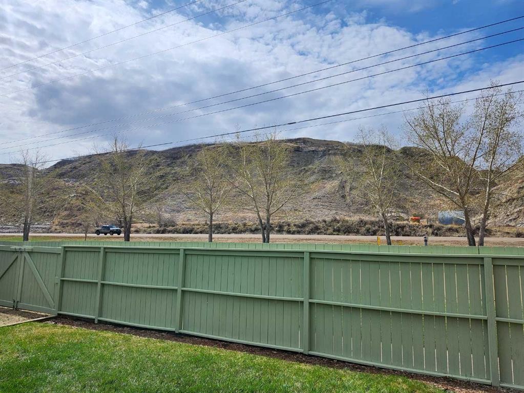 102 9 Street, Drumheller, AB - Outdoor
