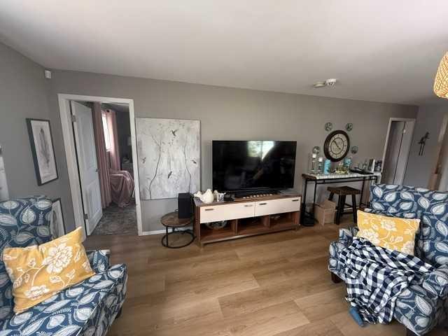 148 4 Street, Drumheller, AB - Indoor Photo Showing Living Room